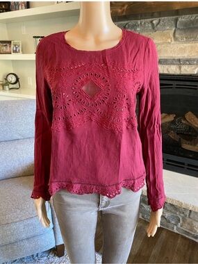 Storee Women's Burgundy Eyelet Lace Scalloped Pullover Blouse Size XS-003